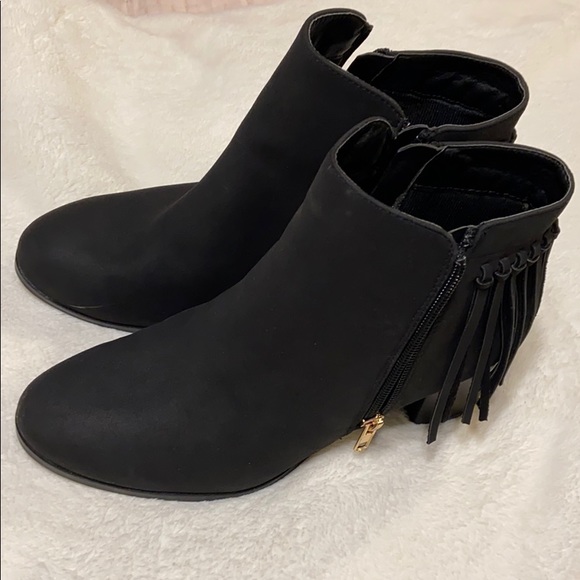 Black Boots - Picture 1 of 4